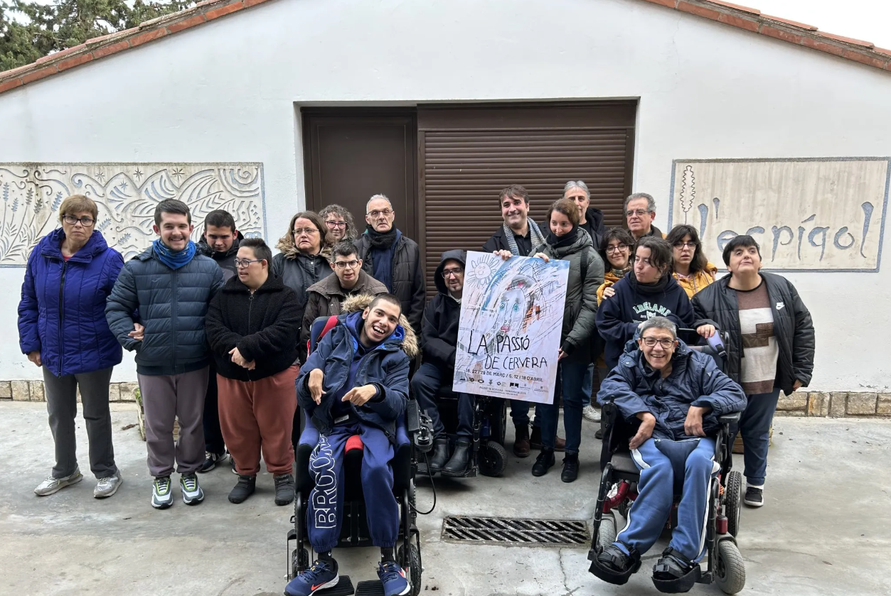 Artistes de l’Associació Alba han creat el cartell de La Passió de Cervera 2025