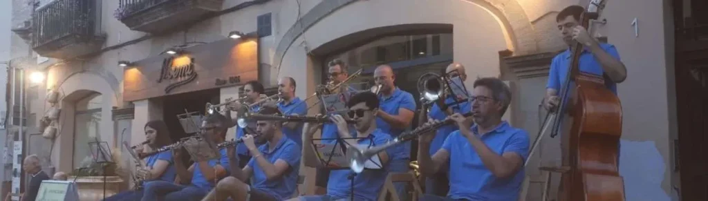 Audició i ballada de sardanes amb la Cobla Tàrrega