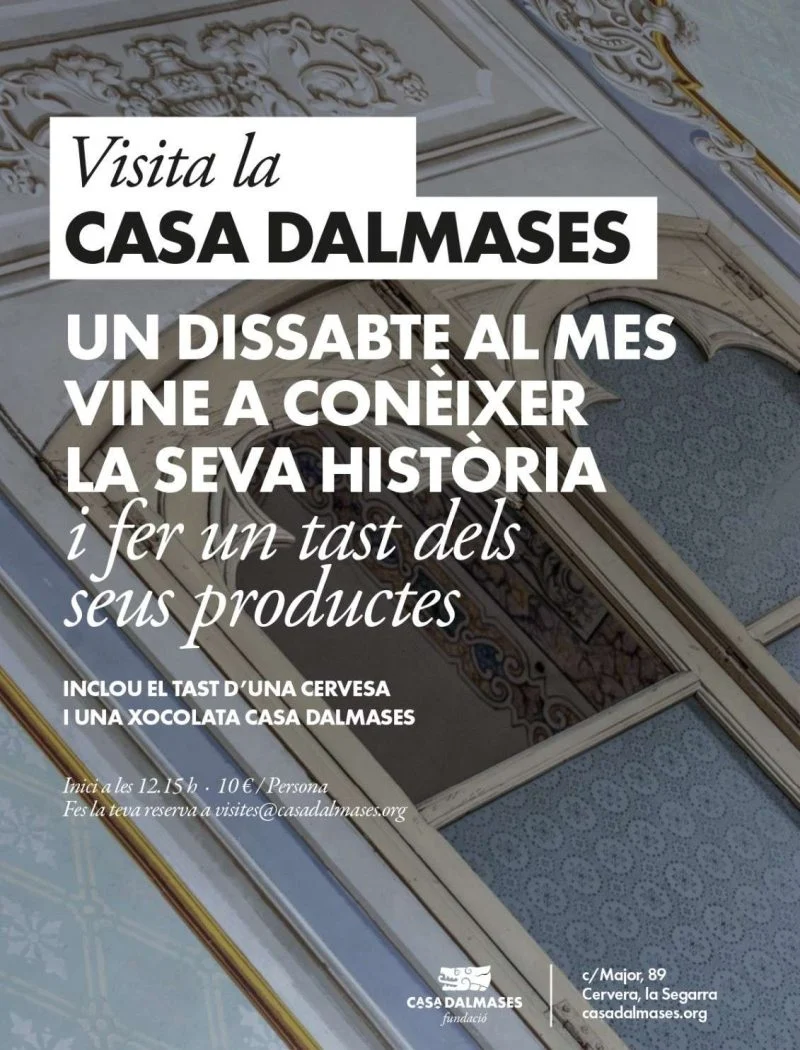 Cartell de la visita a la Casa Dalmases, amb una fotografia d'un sostre ornamentat de fons i el text que anuncia la visita mensual amb tast de cervesa i xocolata