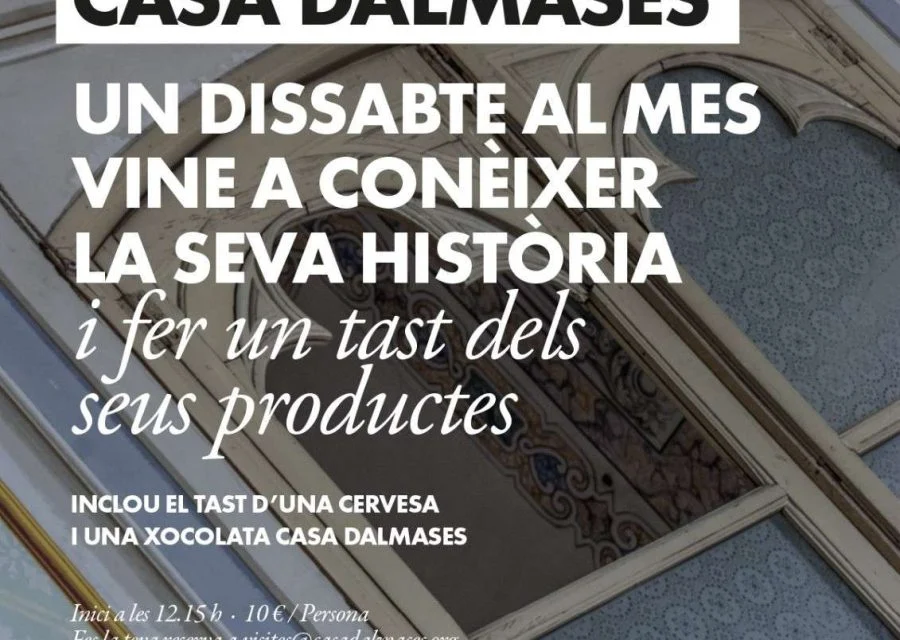 Cartell de la visita a la Casa Dalmases, amb una fotografia d'un sostre ornamentat de fons i el text que anuncia la visita mensual amb tast de cervesa i xocolata