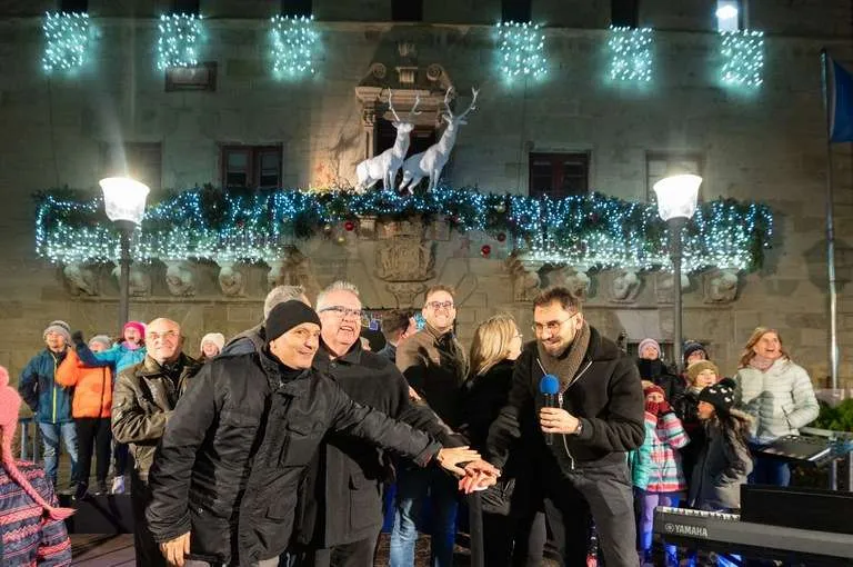 Cervera encén l’enllumenat de Nadal