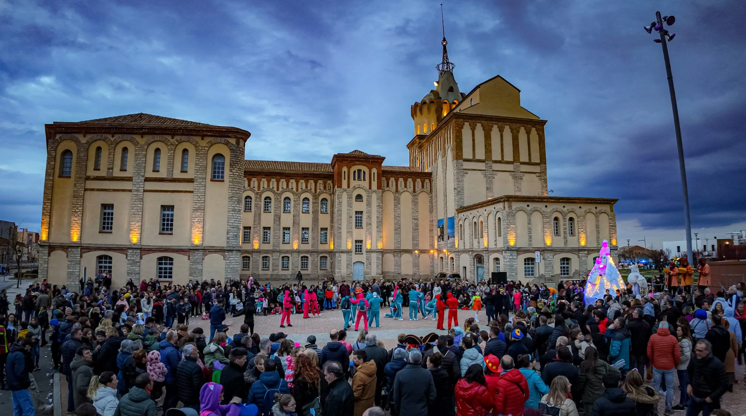 Cervera va celebrar el Carnaval amb una animada rua pels carrers de la ciutat