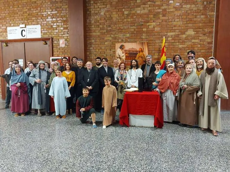El bisbe de Solsona i la directora general de Cultura Popular assisteixen a la Passió de Cervera