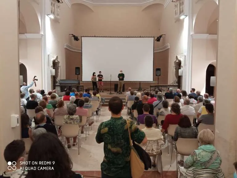 Èxit de la primera sessió del cicle “Cinema a la Boira” amb la Escopeta Nacional