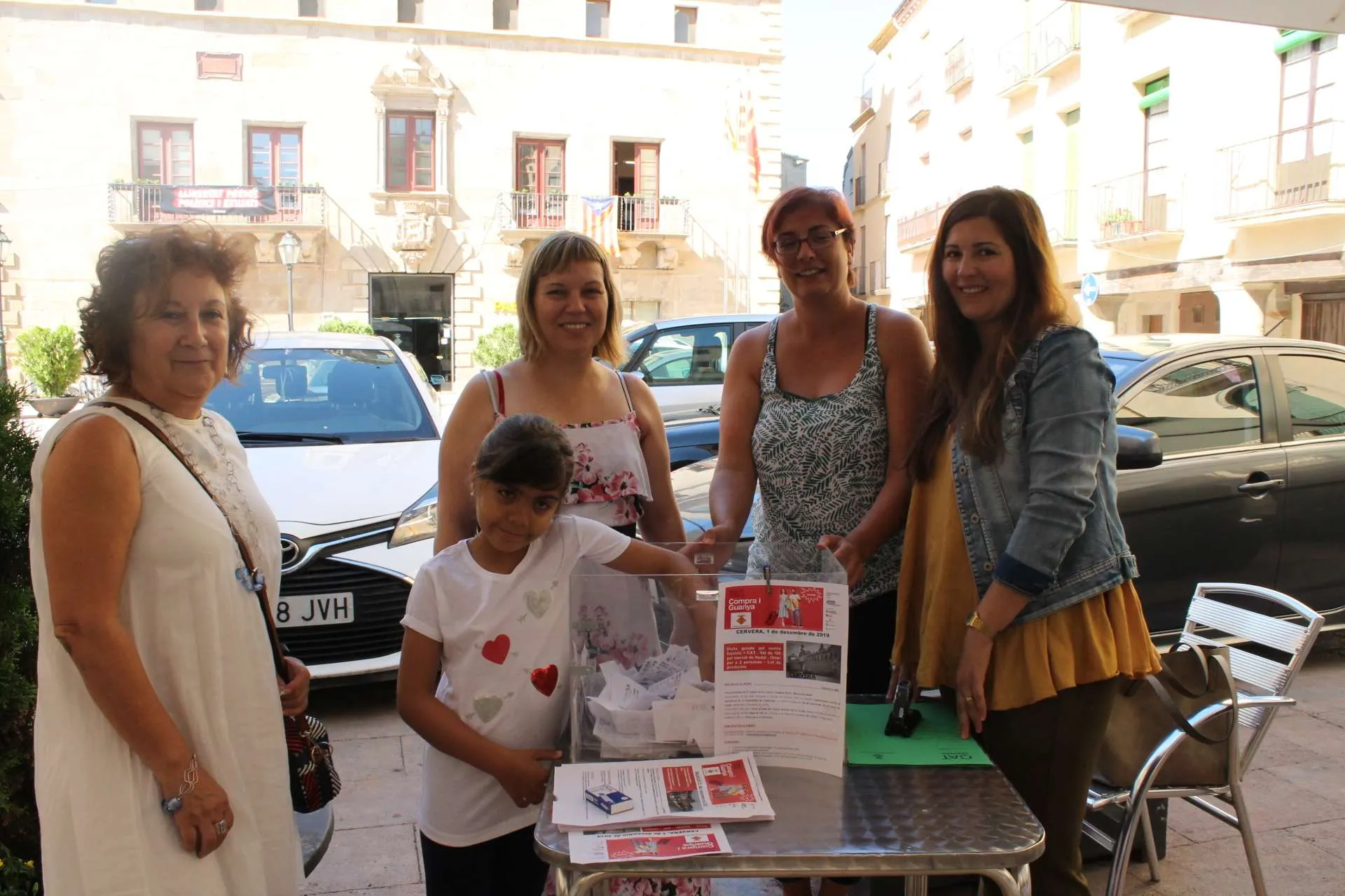 Guanyadors a Cervera de la campanya “Barris antics, compra i guanya”
