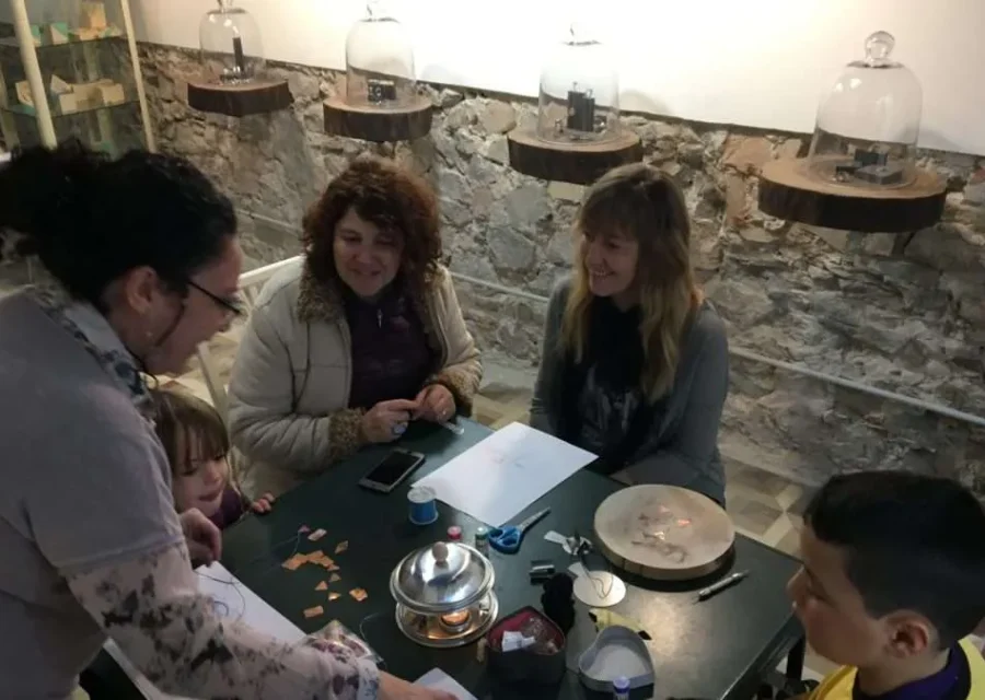 La jornada “Aixequem persianes” va mostrar dotze locals comercials buits del carrer Major