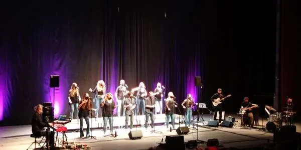 L’actuació de BCN Gospel Messengers fa vibrar el Gran Teatre de Cervera