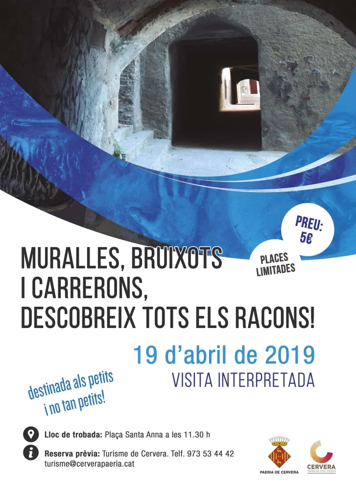 Cartell de la visita interpretada Muralles, bruixots i carrerons del 19 d'abril de 2019, amb una fotografia d'un passadís de volta il·luminat en blau intens
