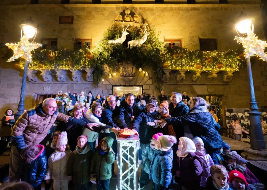 Cervera dona el tret de sortida a les activitats de Nadal amb la festa de l’encesa dels llums