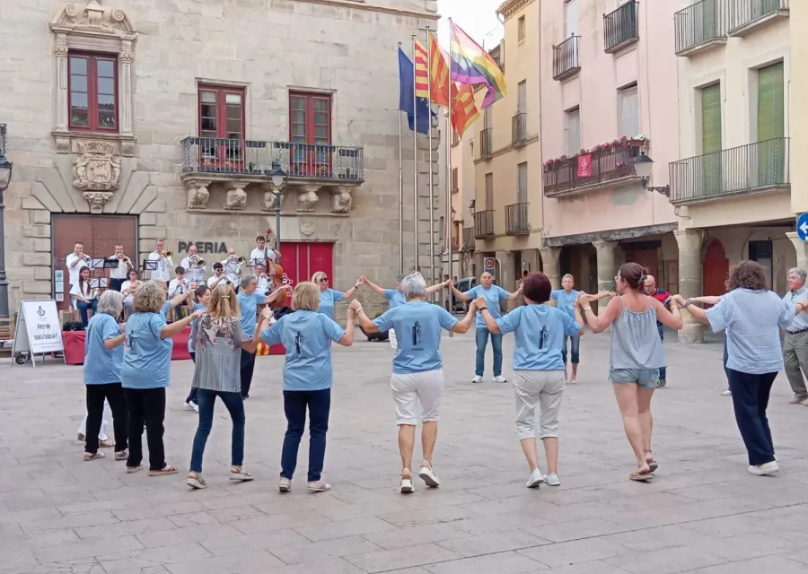 Cervera dona el tret de sortida a una nova temporada de sardanes