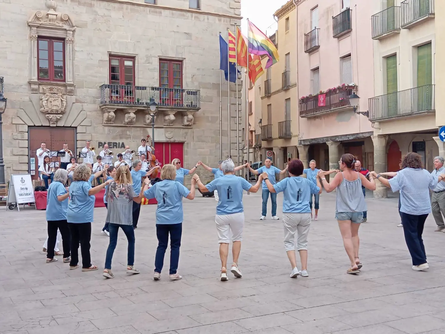 Cervera dona el tret de sortida a una nova temporada de sardanes