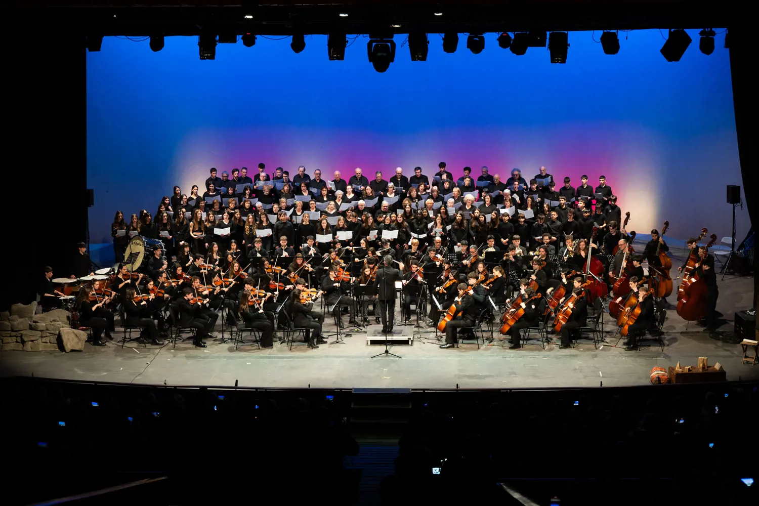 Cervera obre el Mil·lenari amb un acte inaugural espectacular al Gran Teatre de la Passió