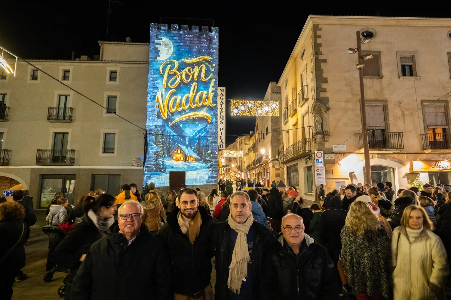 El carrer Major de Cervera va brillar amb la celebració del Mercat de Nadal