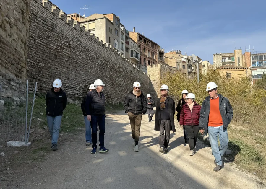 El director de Foment del Govern visita les obres de les Muralles i Sant Domènec de Cervera