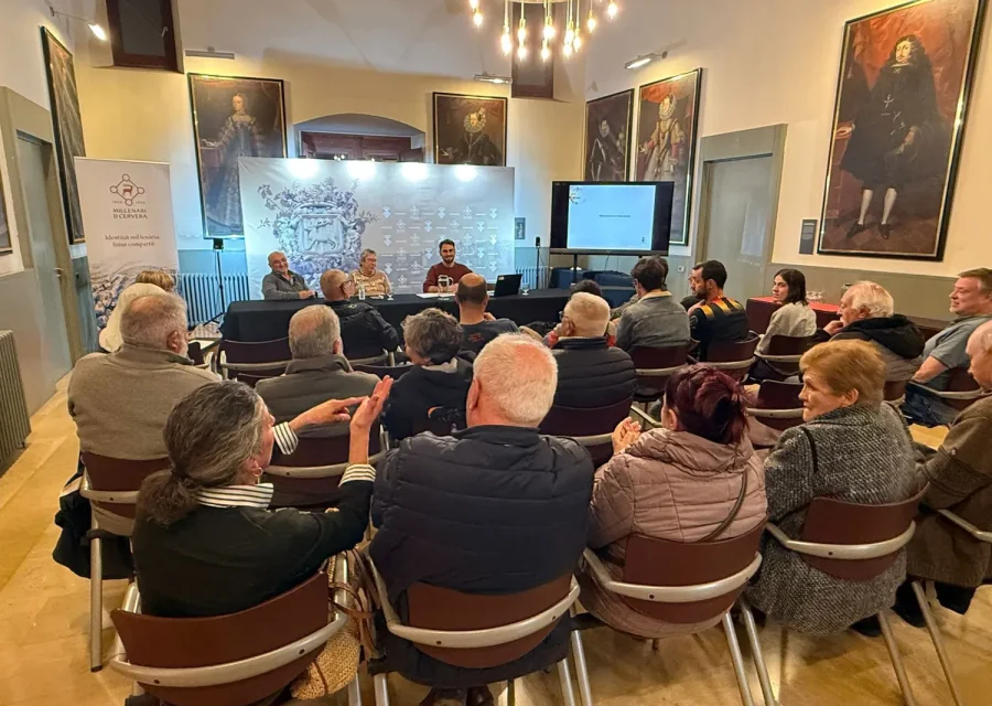 La Paeria es reuneix amb veïns del carrer Major en una trobada marcada per la participació i el diàleg comunitari