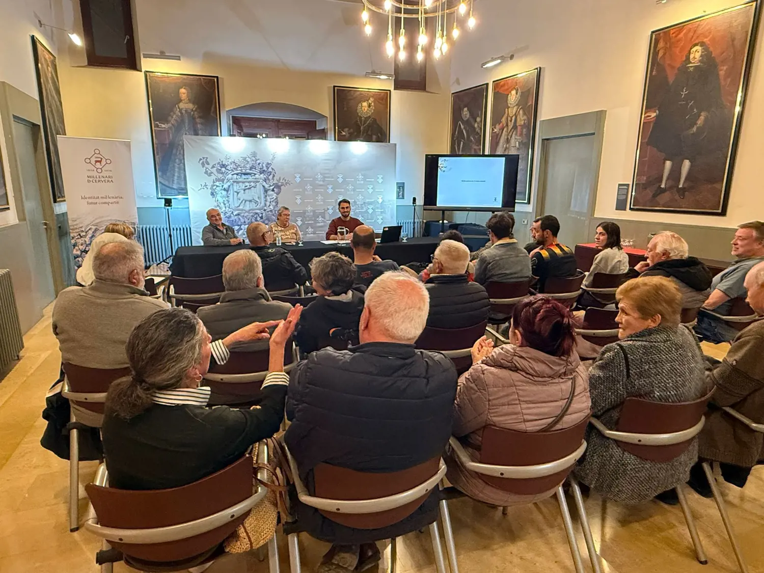 La Paeria es reuneix amb veïns del carrer Major en una trobada marcada per la participació i el diàleg comunitari