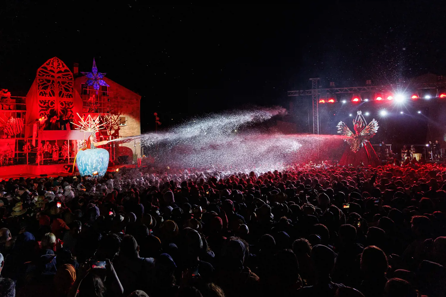 L’Aquelarre viu una nit apoteòsica i assoleix el rècord de 40.000 visitants