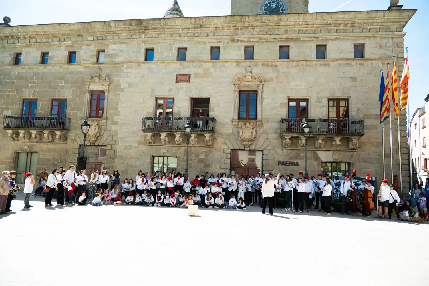L’Himne del Mil·lenari protagonitza unes Caramelles que omplen de música el centre de Cervera