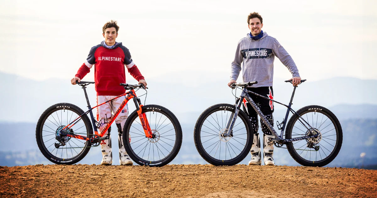 Marc i Àlex Márquez amb les seves bicicletes de muntanya Mondraker